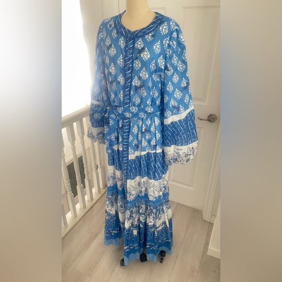 🆕 A loves a long sleeve belted maxi dress. - Picture 9 of 16